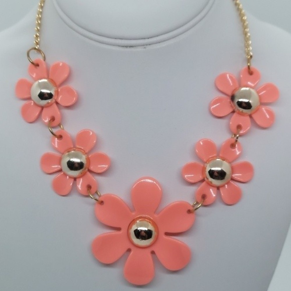 Salmon flower choker necklace‎